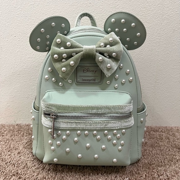 NWT Loungefly BoxLunch exclusive Disney Minnie Mouse Pearl beaded